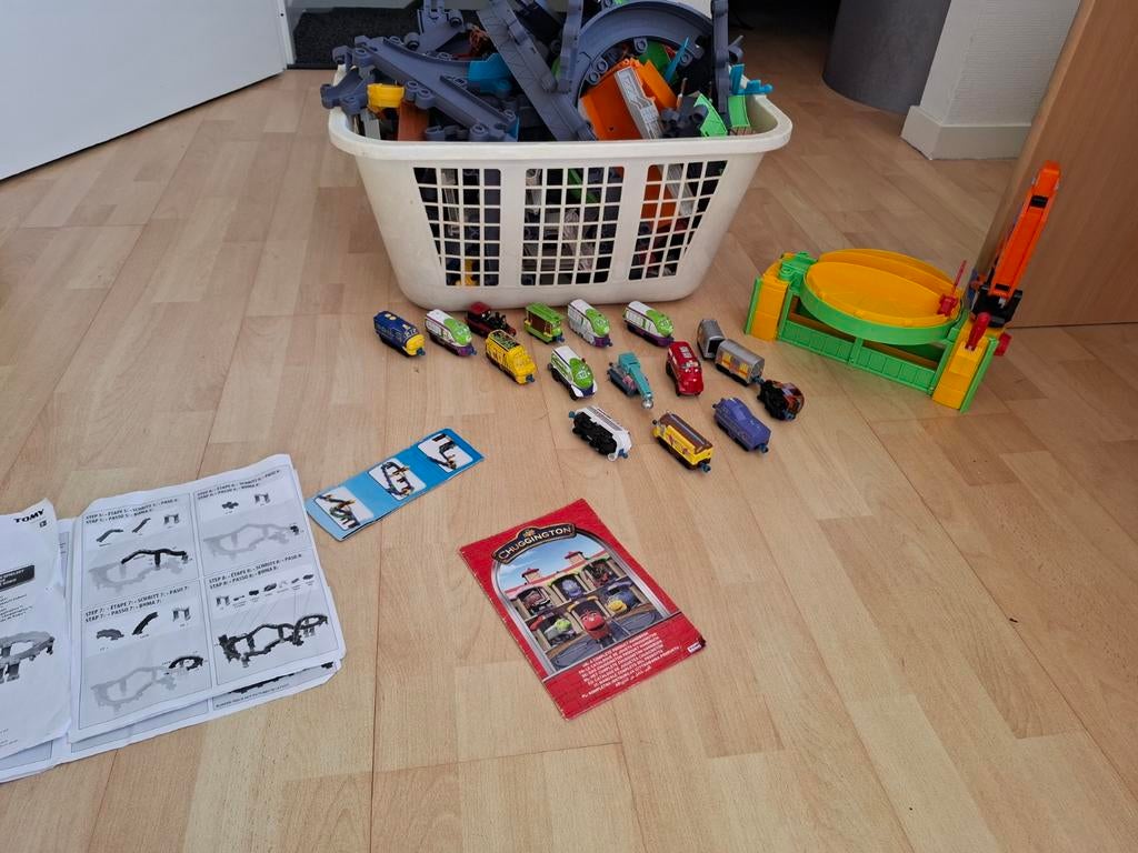 Chuggington Treinset met diverse treintjes en bouwtekening, Ophalen of Verzenden, Gebruikt