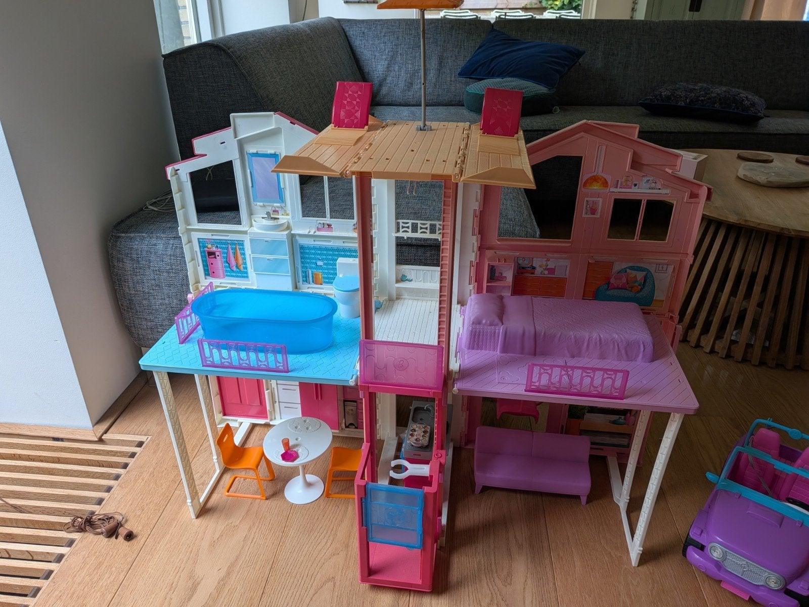 Barbie Droomhuis met auto en scooter, Kinderen en Baby's, Speelgoed | Poppenhuizen, Ophalen, Gebruikt, Poppenhuis