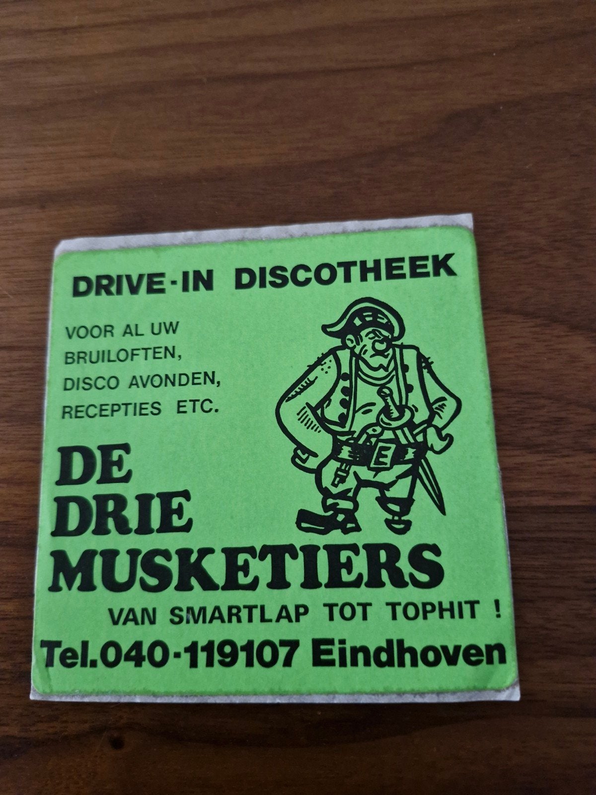 1441 Vintage Sticker Drive-in Discotheek De Drie Musketiers, Ophalen of Verzenden, Zo goed als nieuw, Overige typen