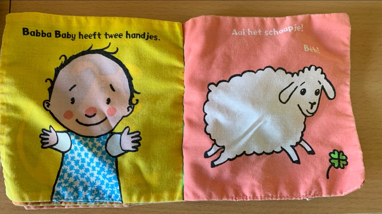 Zacht stoffen babyboekje - Babba Baby, Ophalen of Verzenden, Gebruikt, Overige typen