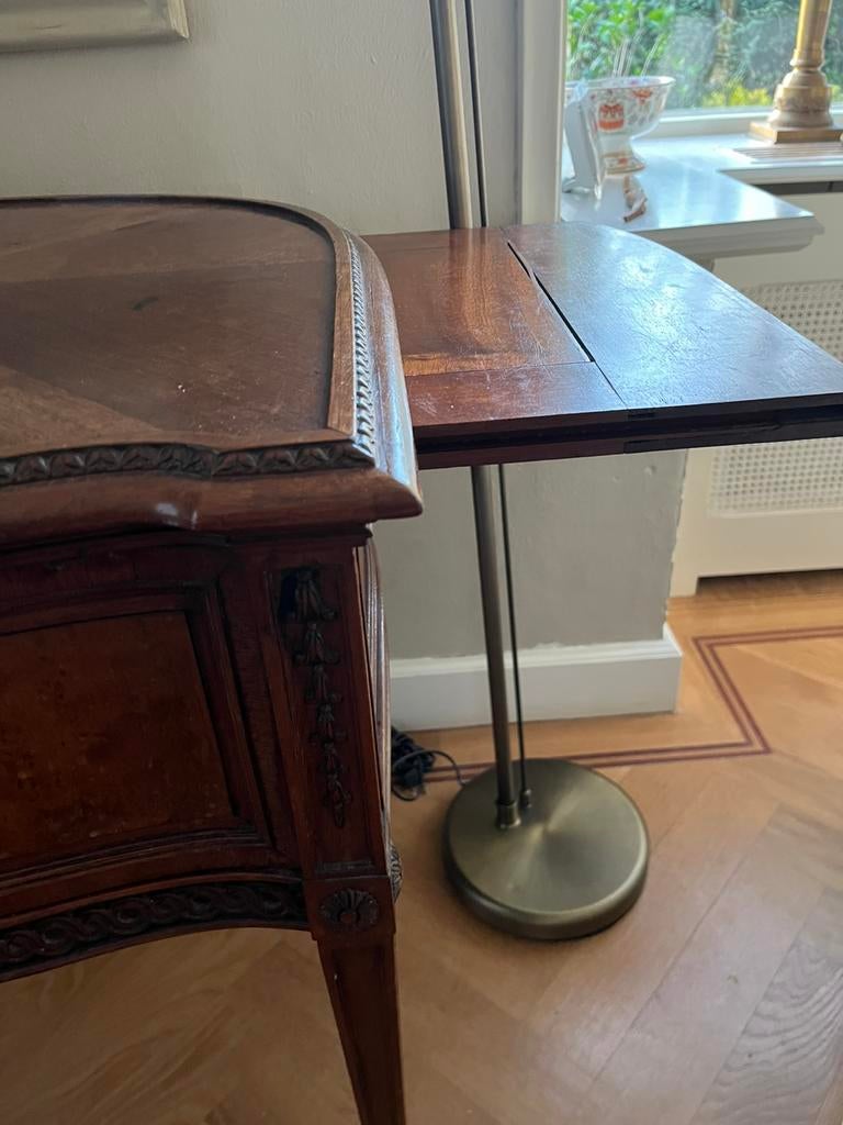 Antiek Bureau met ronde achterlijn., Ophalen of Verzenden