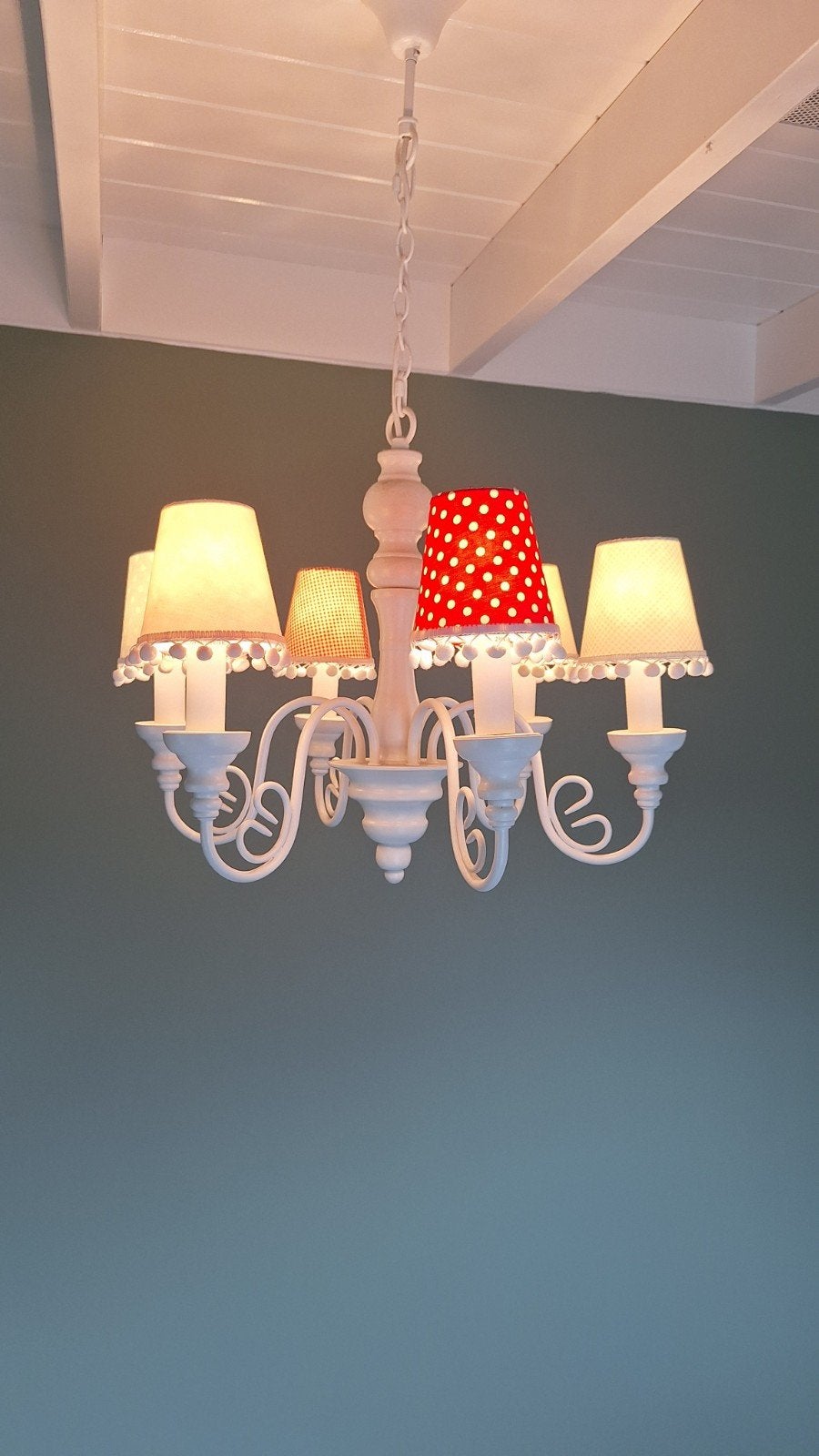 Kroonluchter met 6 leuke kapjes, Huis en Inrichting, Lampen | Kroonluchters, Ophalen of Verzenden, Metaal, Speels, Klassiek, Kinderkamer