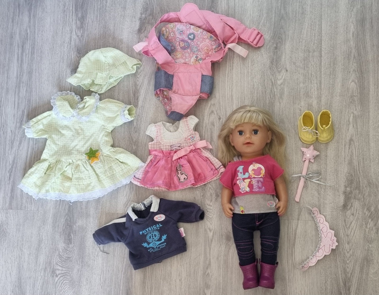 ZAPH CREATION BABYBORN ZUS met kleding en accessoires, Kinderen en Baby's, Speelgoed | Poppen, Ophalen of Verzenden, Zo goed als nieuw