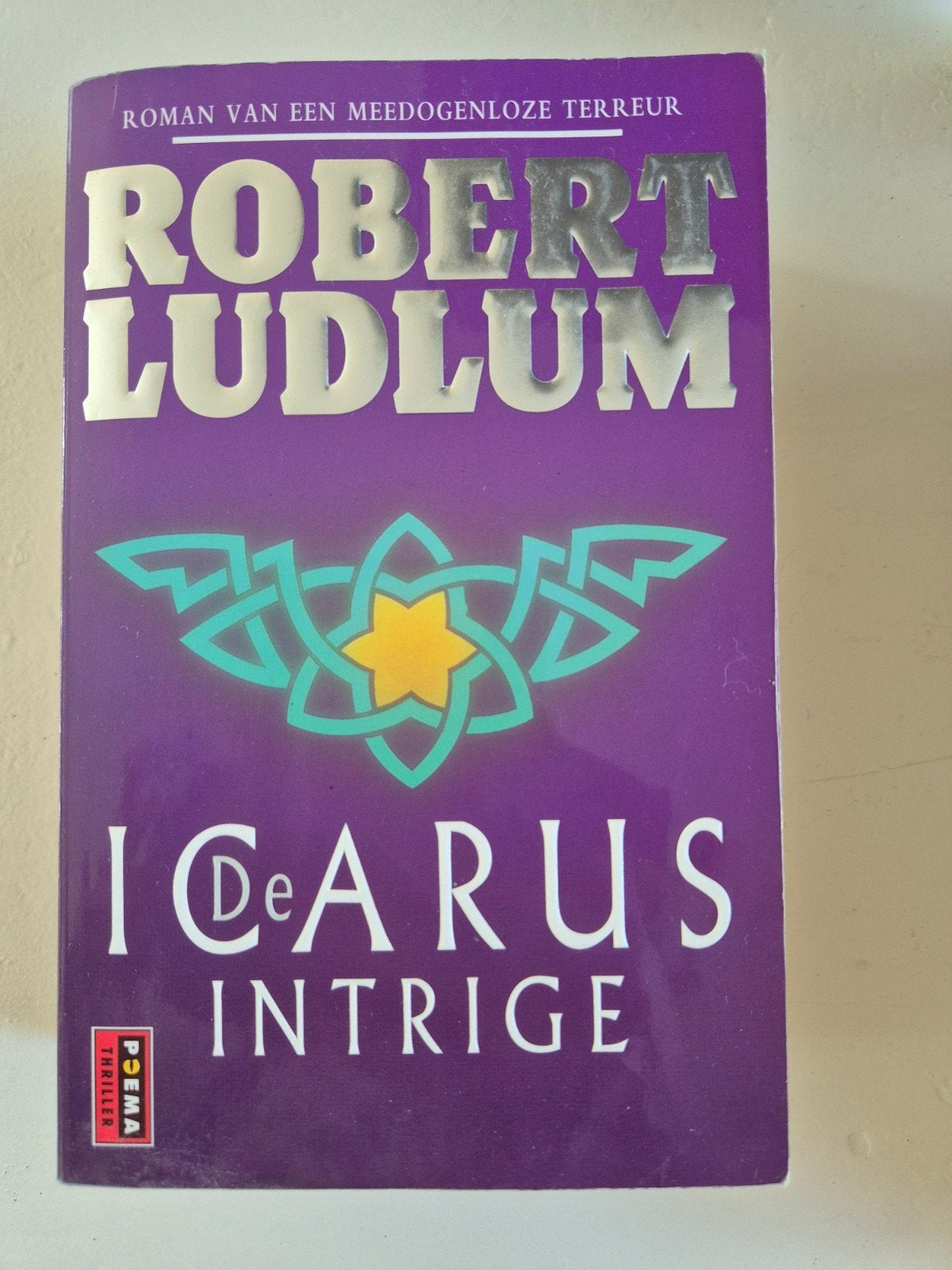 Robert Ludlum - De Icarus Intrige, Ophalen of Verzenden, Gelezen, Robert Ludlum