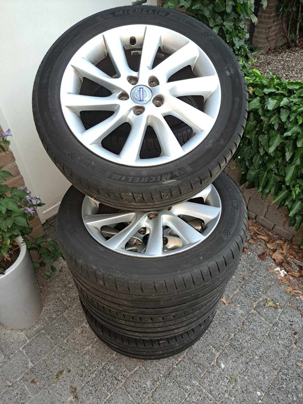 Volvo S60/V70/S80 17 inch velgen met Michelin zomerbanden, Auto-onderdelen, Banden en Velgen, Ophalen, Gebruikt, Banden en Velgen
