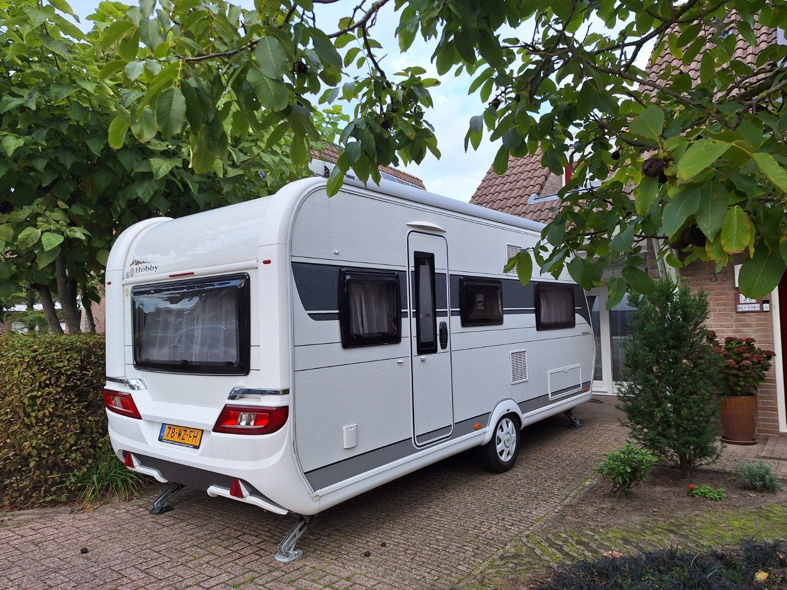 Hobby Caravan 495 UL Prestige 2021 met Thule luifel, Rondzit, Hobby, 7 tot 8 meter, Particulier
