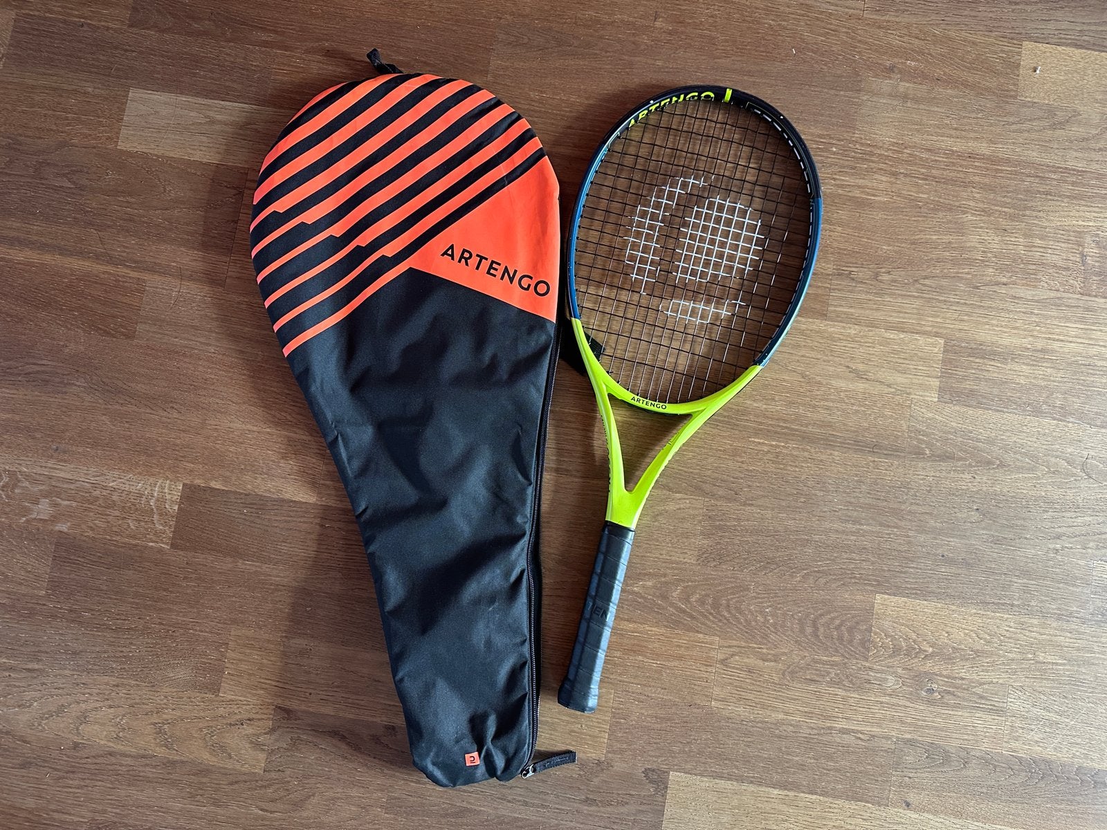 Tennisracket Artengo TR530 26 inch met hoes, Sport en Fitness, Ophalen, Zo goed als nieuw, Racket, Overige merken