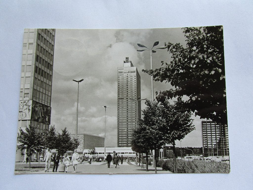 Ansichtkaart Berlijn- Blick zum Interhotel am Alexanderplatz, Verzamelen, Verzenden, 1940 tot 1960, Gelopen, Duitsland