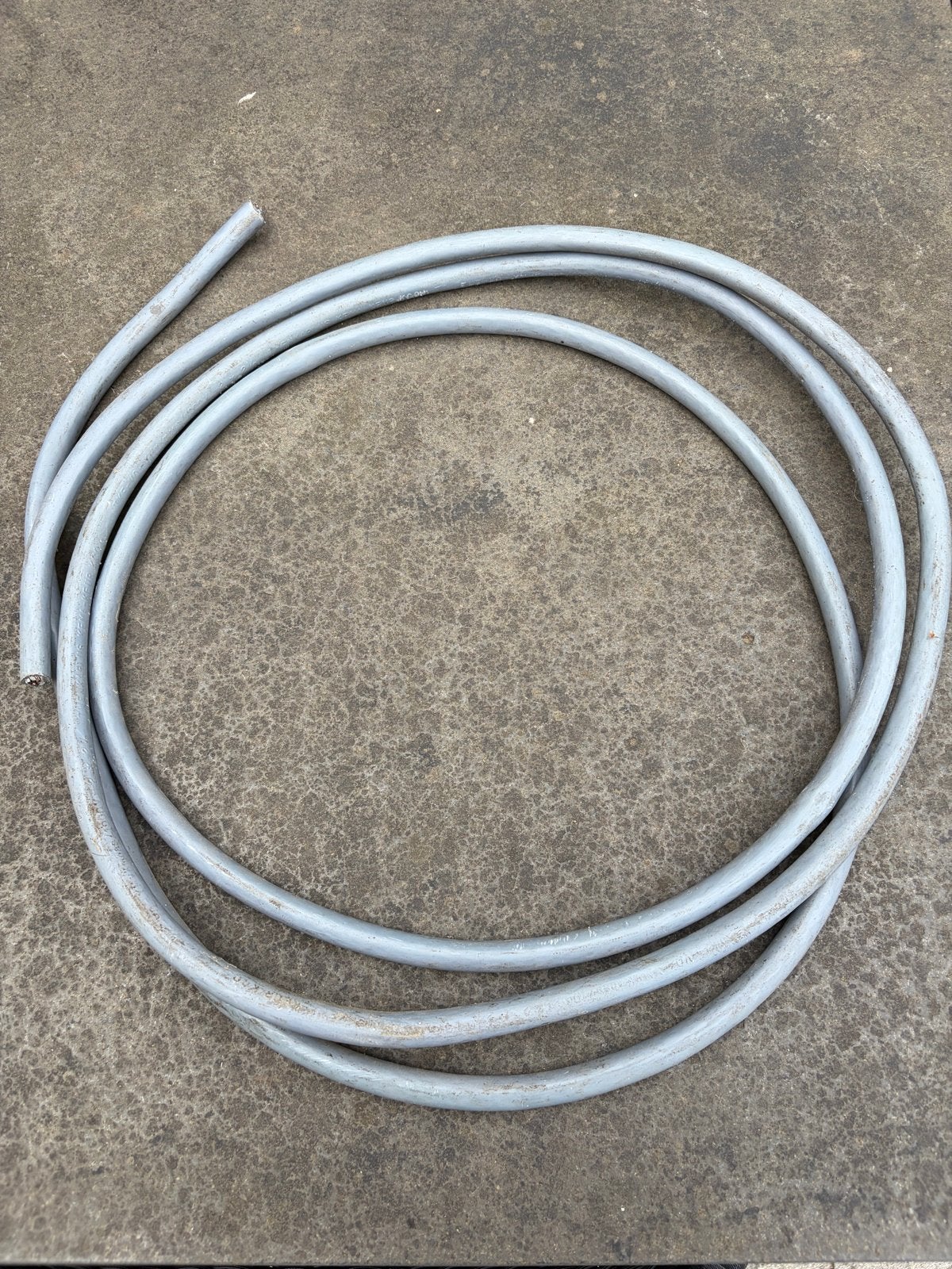 Grijze elektrische grondkabel, Doe-het-zelf en Verbouw, Elektra en Kabels, Ophalen of Verzenden, Gebruikt, Overige merken, Kabel of Snoer