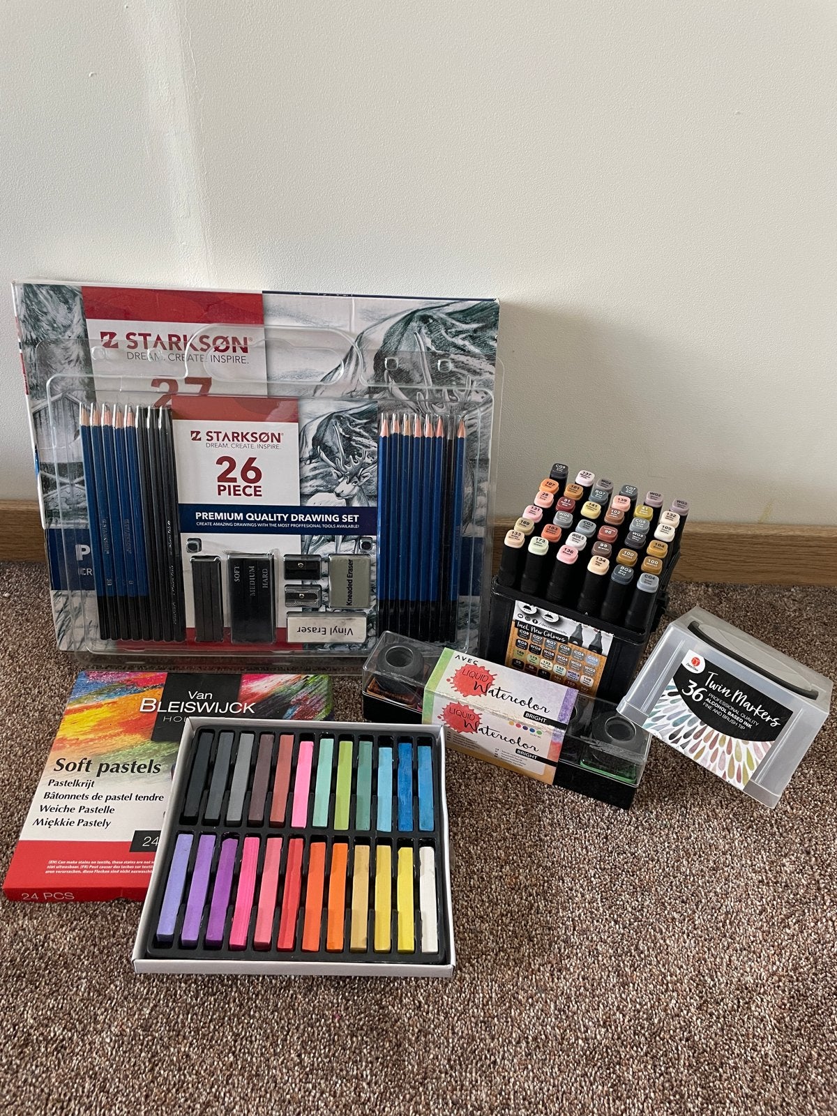 Tekenset, stiften, aquarelverf en pastelkrijt, Hobby en Vrije tijd, Ophalen of Verzenden, Nieuw, Acrylverf