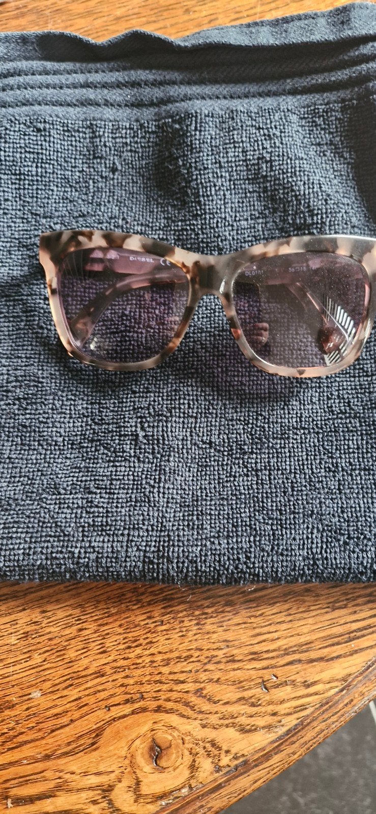 Diesel Zonnebril - Stijlvol en Zo Goed als Nieuw, Sieraden, Tassen en Uiterlijk, Zonnebrillen en Brillen | Dames, Overige merken