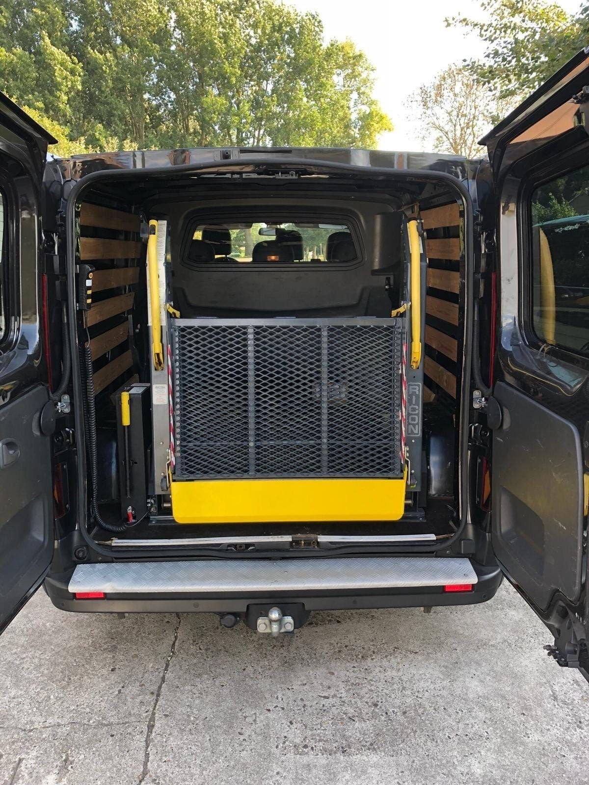Rolstoellift maar ook een trekhaak? Geen probleem!, -, -, Nieuw, Ophalen of Verzenden