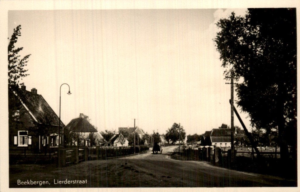 Beekbergen - Lierderstraat - Straatzicht, Ophalen of Verzenden, 1920 tot 1940, Ongelopen, Gelderland