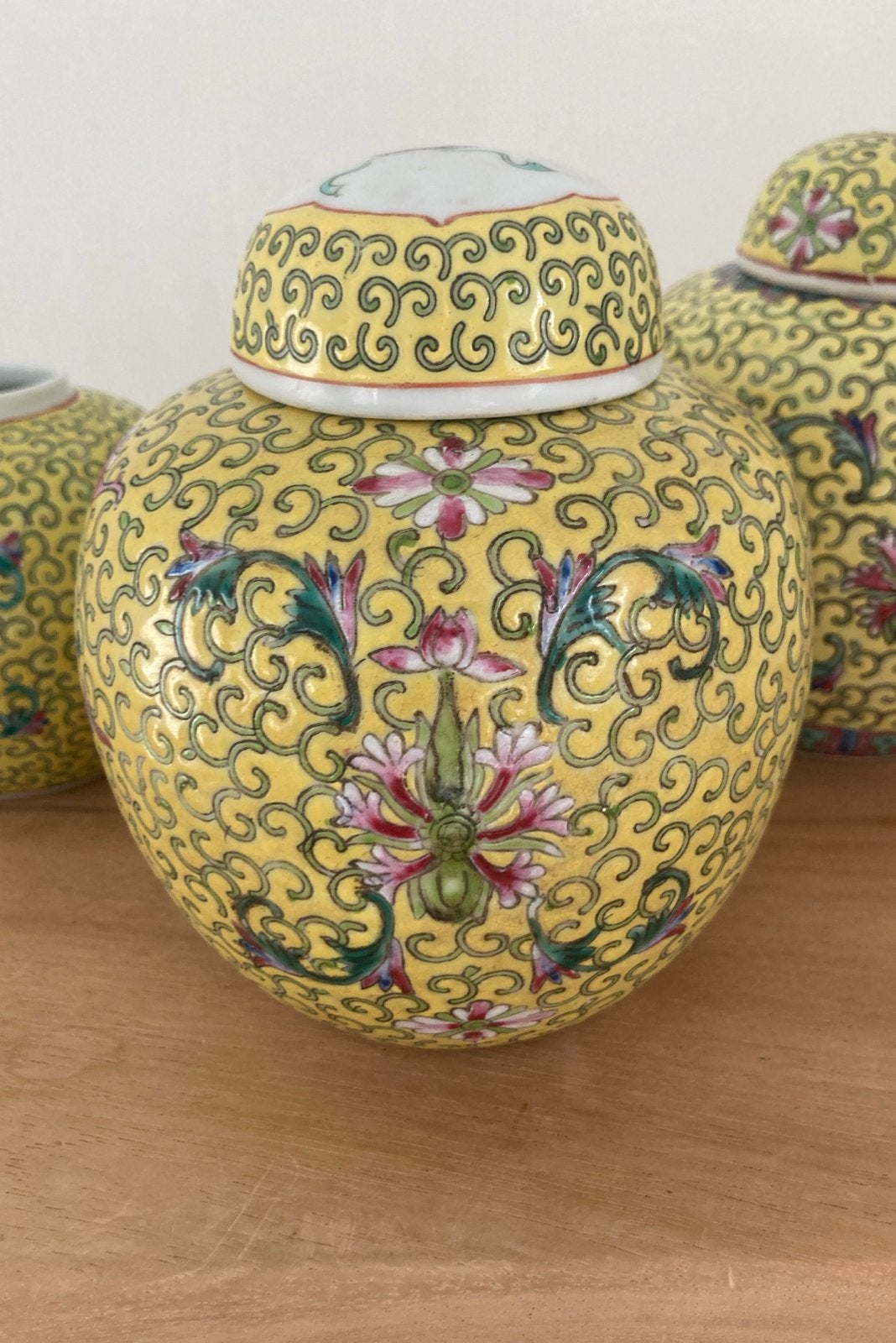 Chinese gemberpotten, geel met bloemmotief, Verzenden