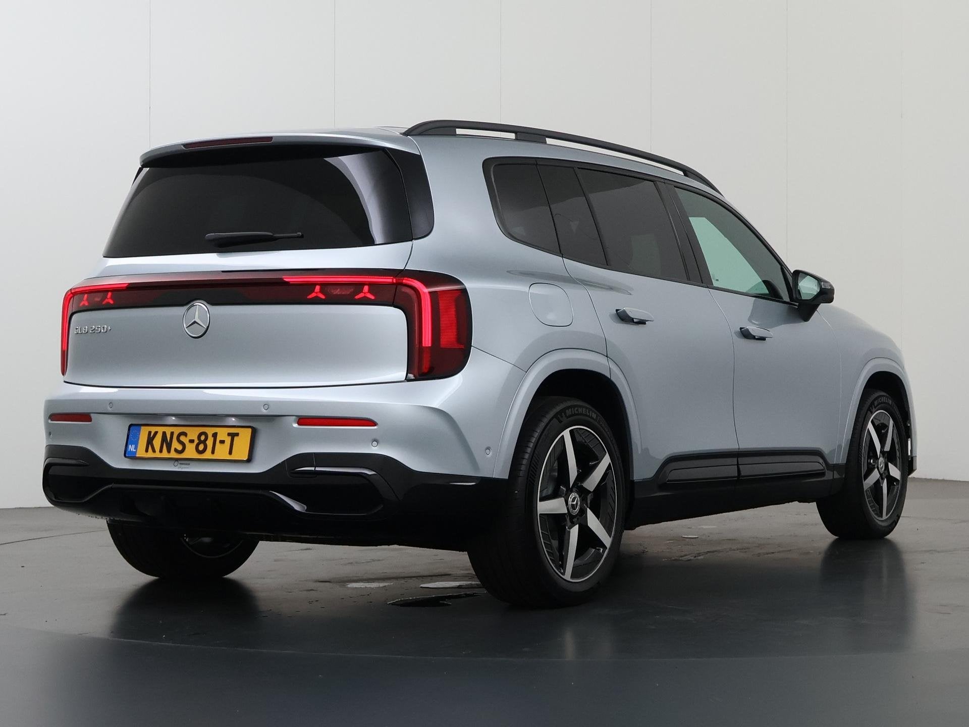 Mercedes-Benz GLB 250+ Business Solution AMG 85.5 kWh | Pano, 2095 kg, Achterwielaandrijving, Zwart, 607 km