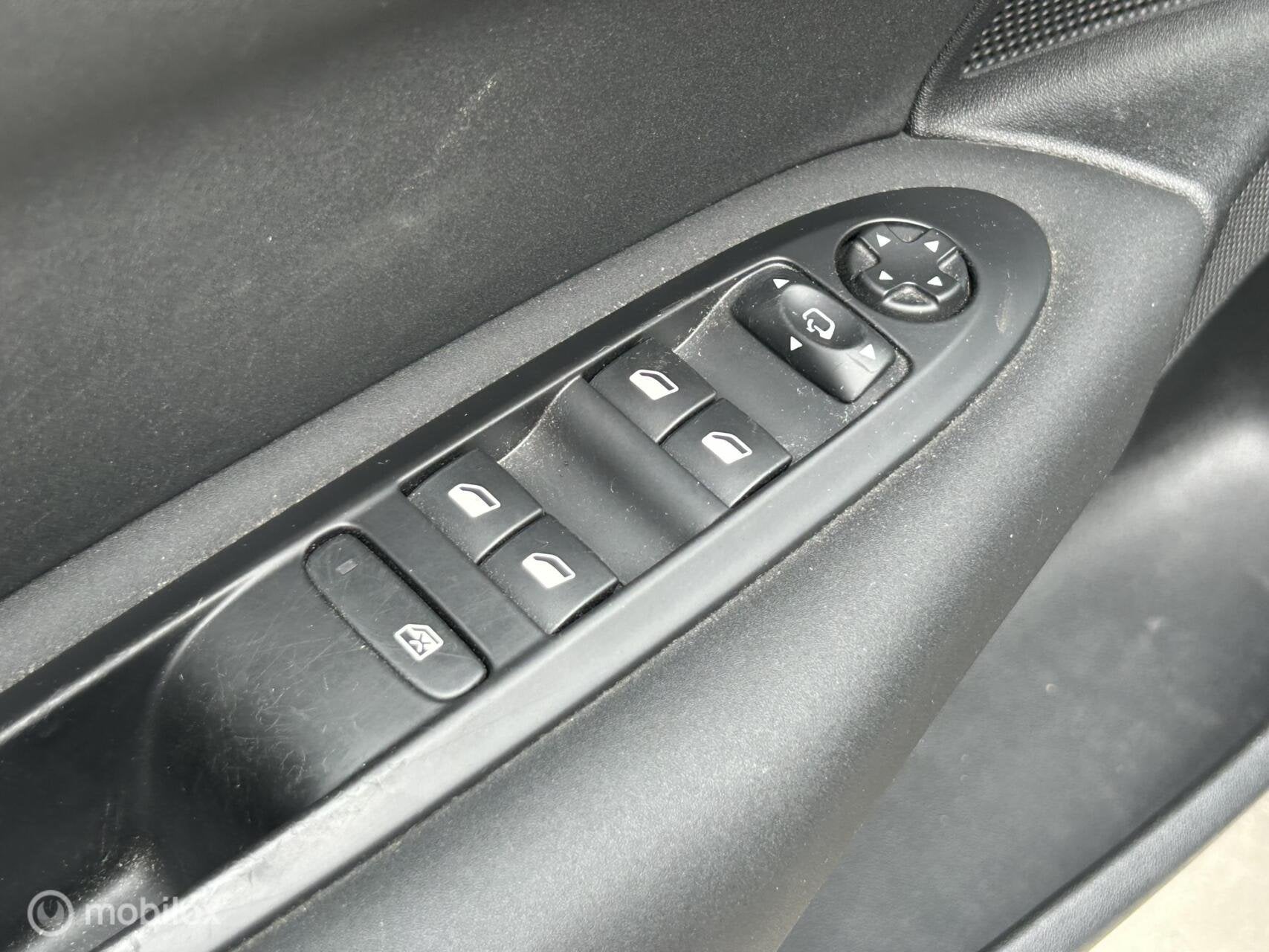 Foto 12 van Citroen C4 1.2 T 130 Pk Feel Collection