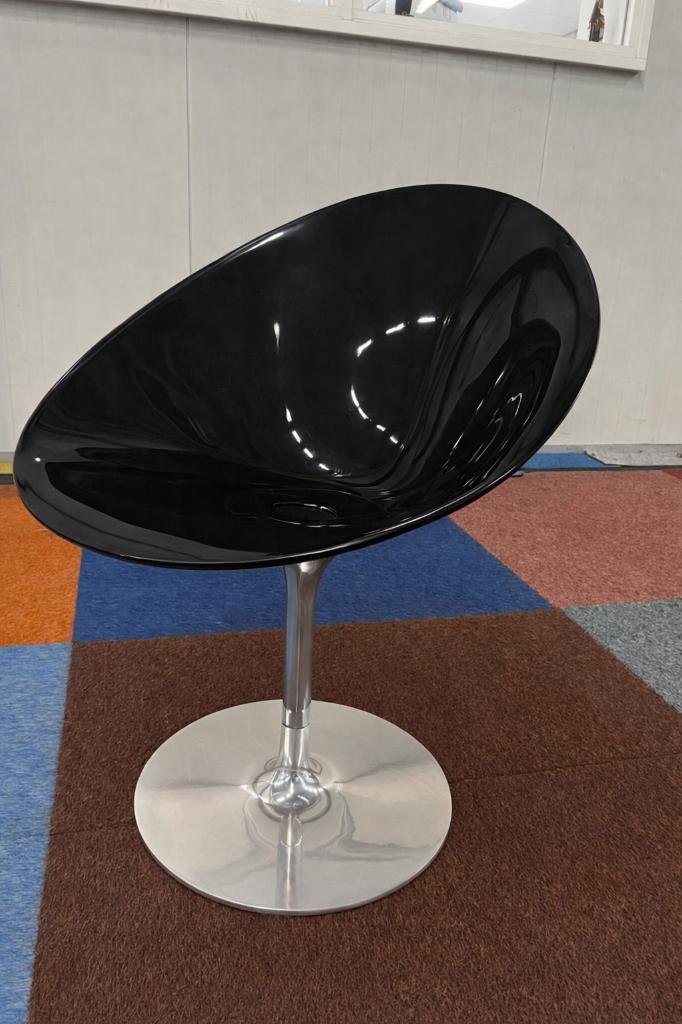 Kartell Eros zwart - Bezorgen is in overleg mogelijk!, Huis en Inrichting, Ophalen of Verzenden, Gebruikt, Zwart, Vijf, Zes of meer stoelen