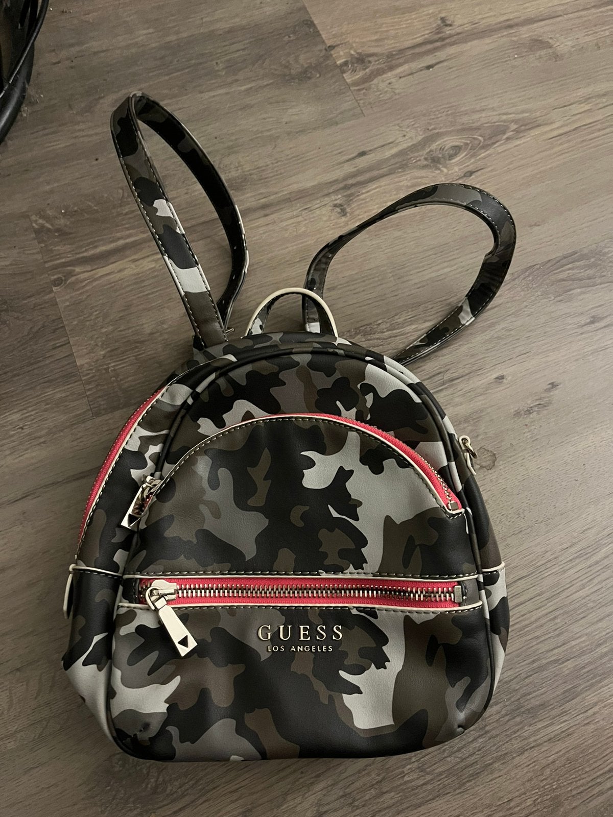 Guess Mini Rugzak Camouflage Legerprint Pink, Overige merken, Minder dan 30 cm, 25 tot 40 cm, Nieuw
