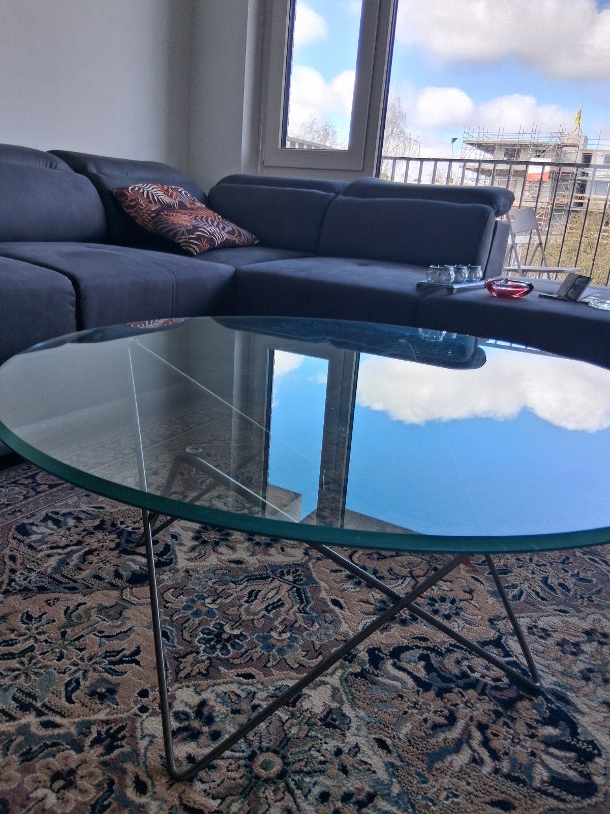 Glazen salontafel met metalen onderstel 1 m doorsnee, Ophalen, Gebruikt, 50 tot 100 cm, Rond