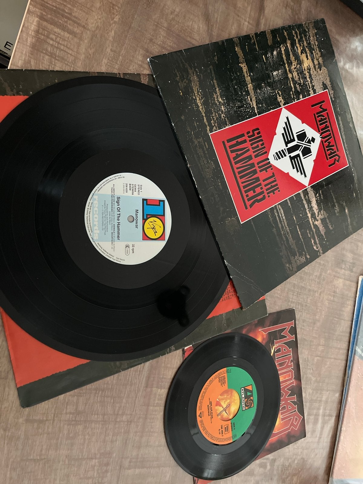 Manowar LP 'Sign of the Hammer' & Single, Ophalen of Verzenden, Gebruikt, Heavy metal, Album