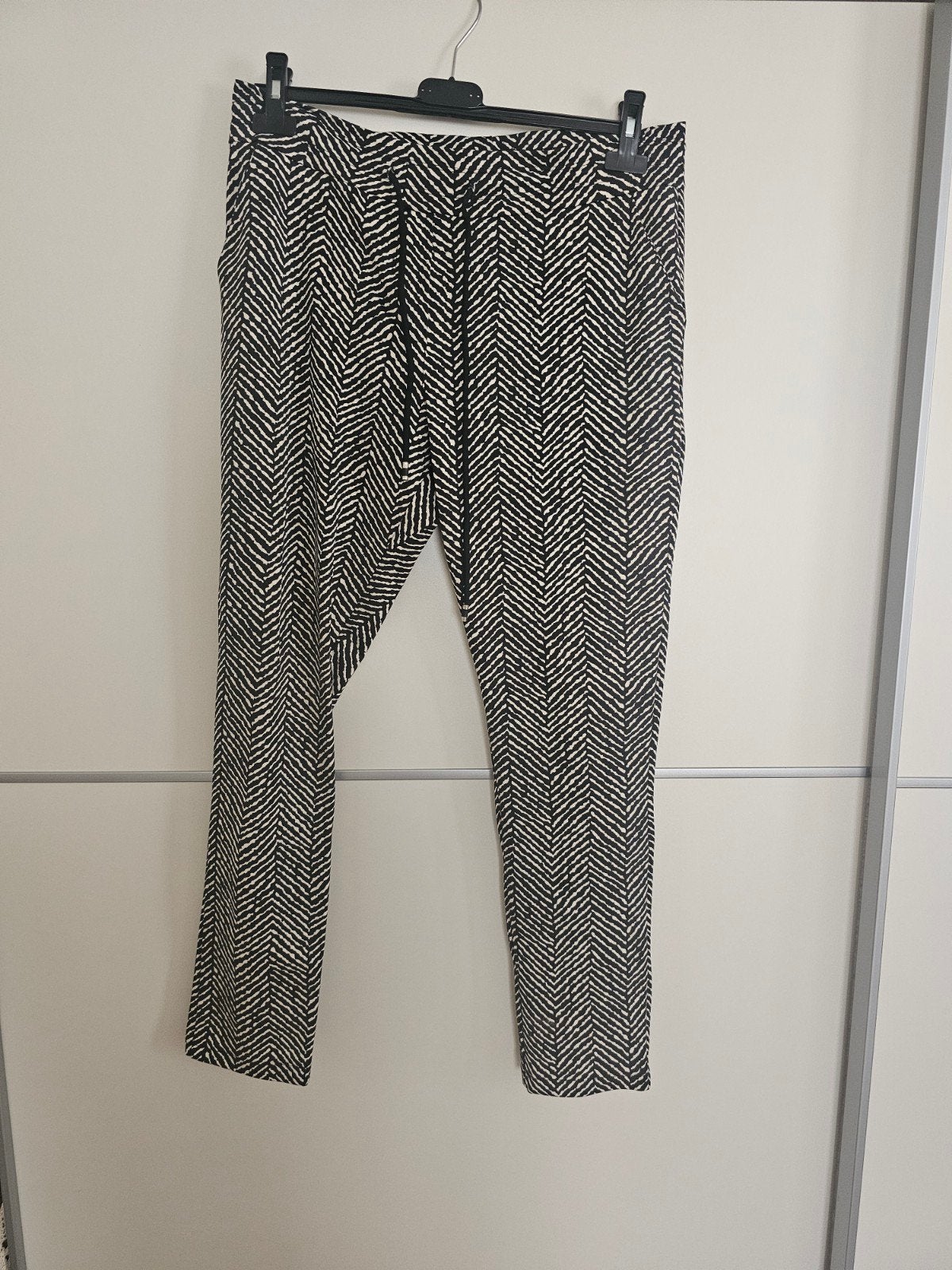 Zwart-Witte travel broek merk Glamm.label maat L, Glamlabel, Zwart, Maat 42/44 (L), Ophalen of Verzenden