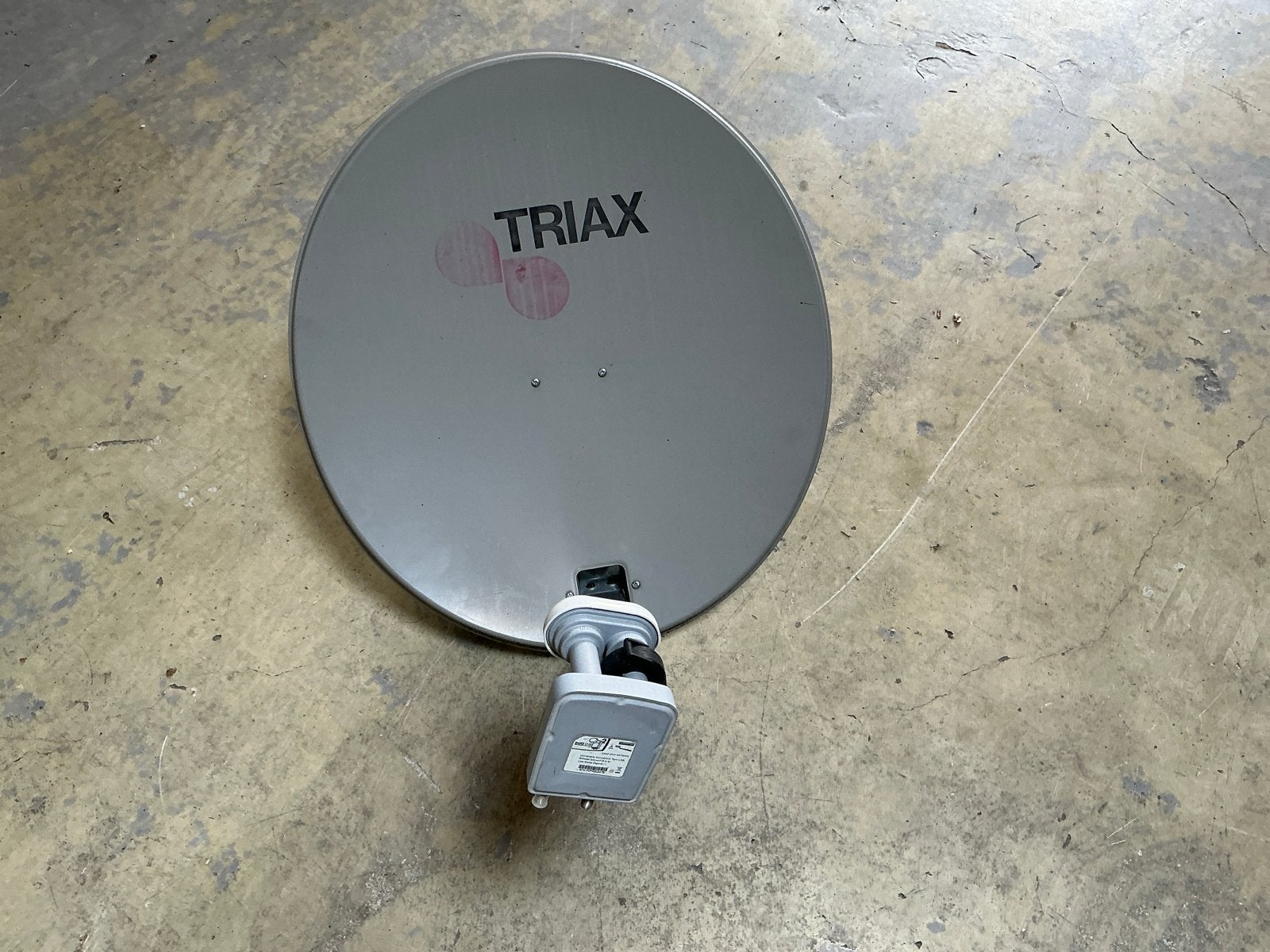 Triax schotelantenne met LNB - Gebruikt, Ophalen of Verzenden, Gebruikt, (Schotel)antenne, Overige merken