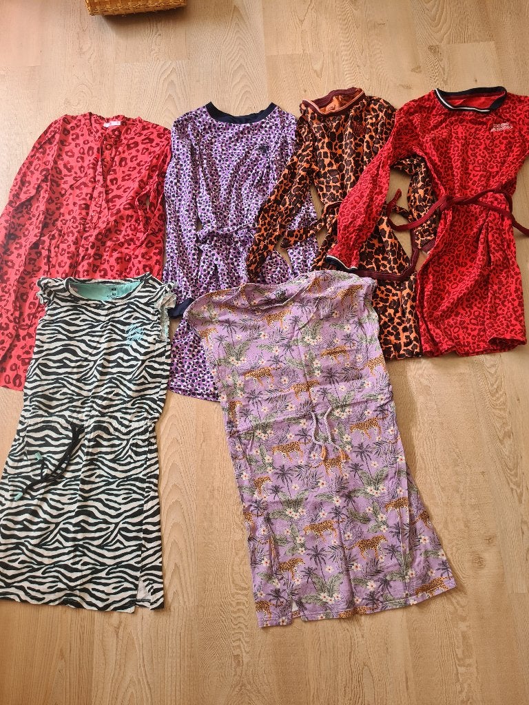 Jurkjes WE 146/152, Ophalen, WE, Meisje, Zo goed als nieuw