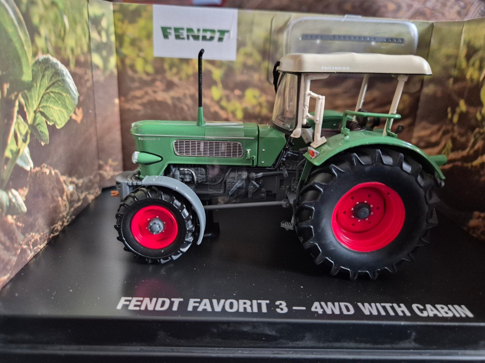 2 x Fendt Favorit 3 Tractor Model - Nieuw in Doos, Ophalen of Verzenden, Nieuw, Overige typen, Overige merken