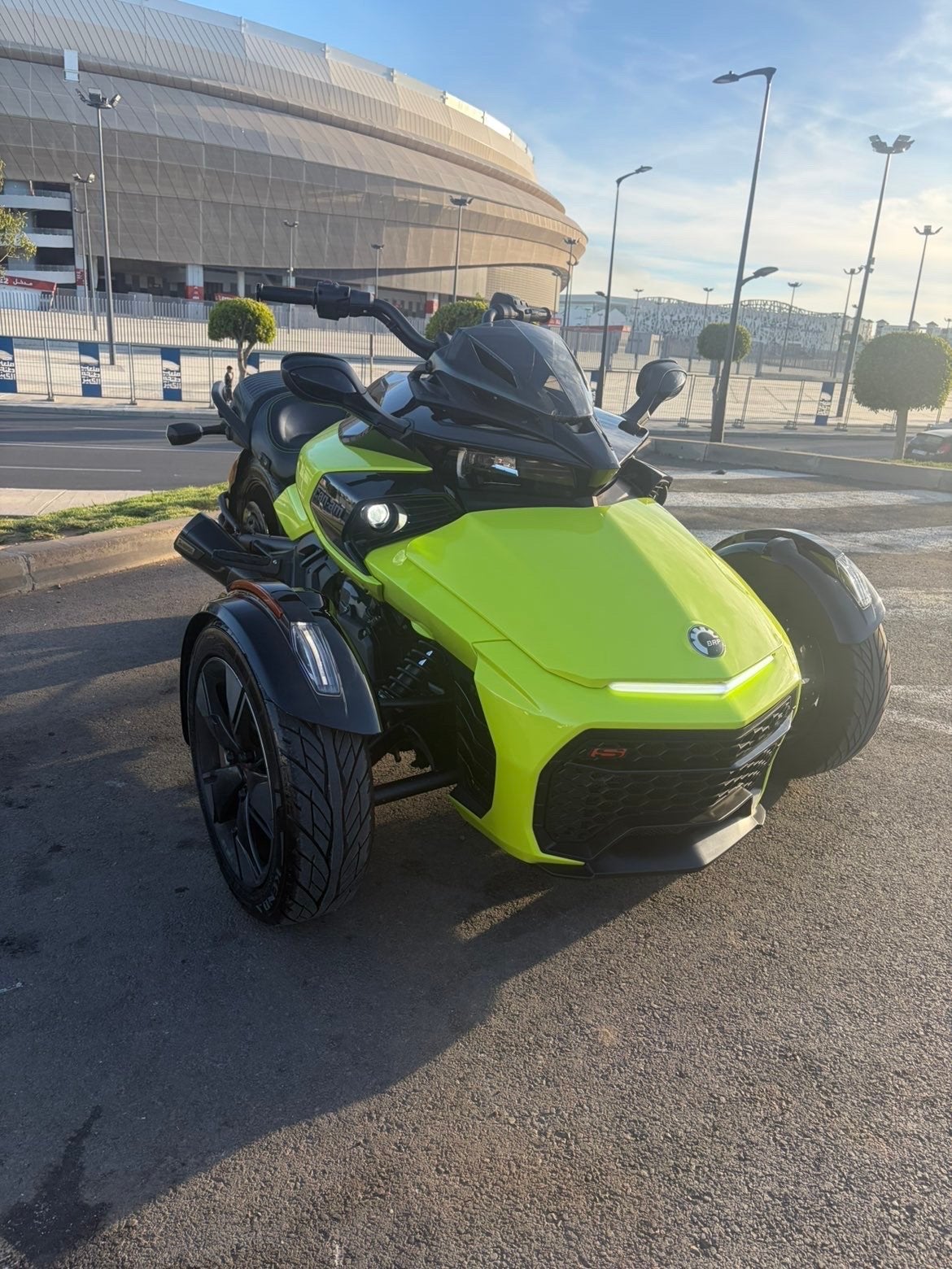Can-Am Spyder F3-S 1335cc in speciale Neon uitvoering, Motoren, Motorrijbewijs A, 1330 cc, Gebruikt, 3 cilinders
