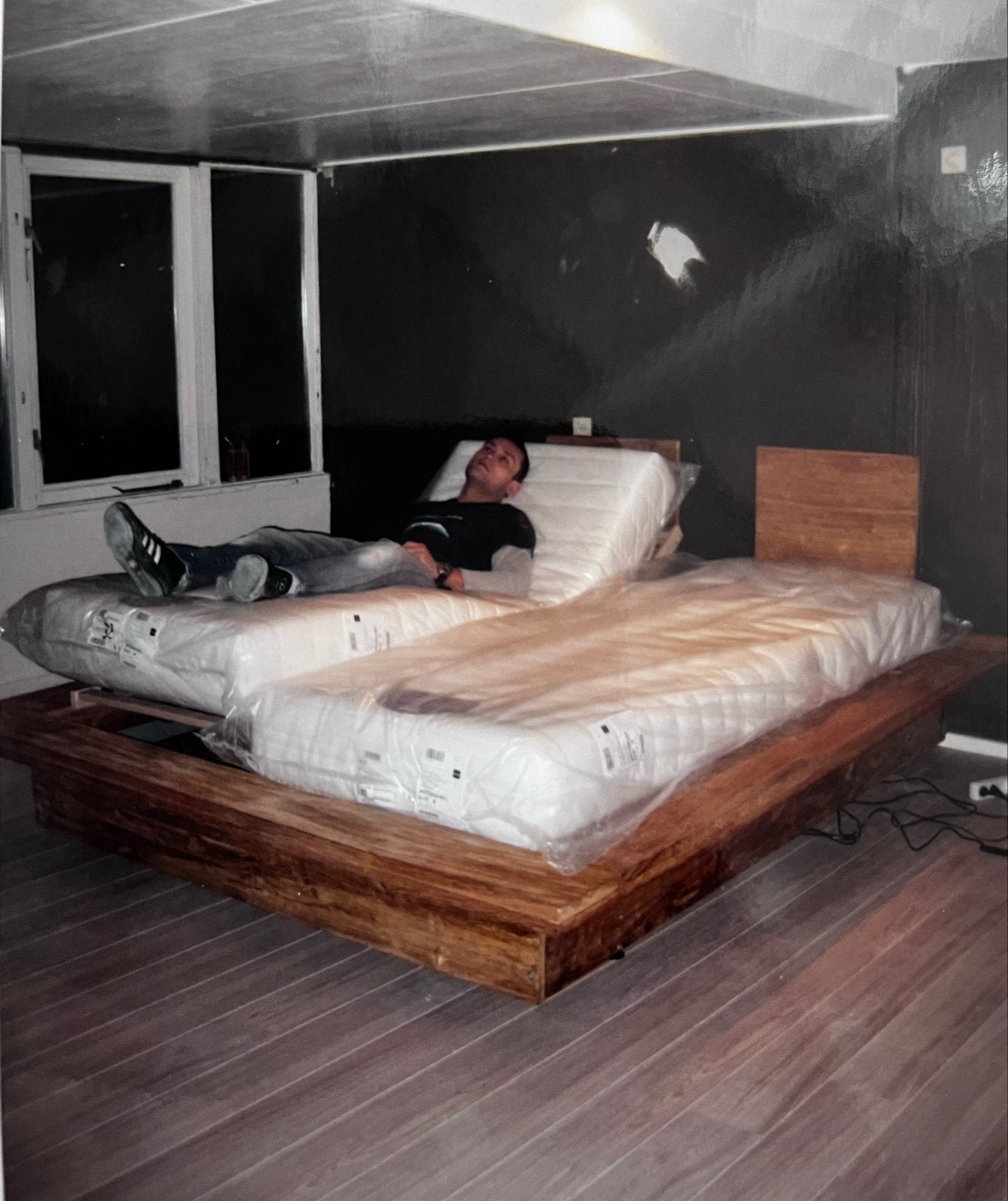 Teakhouten bed met elektrische lattenbodem 160x210, Huis en Inrichting, Slaapkamer | Bedden, Ophalen, Bruin, 210 cm, Tweepersoons
