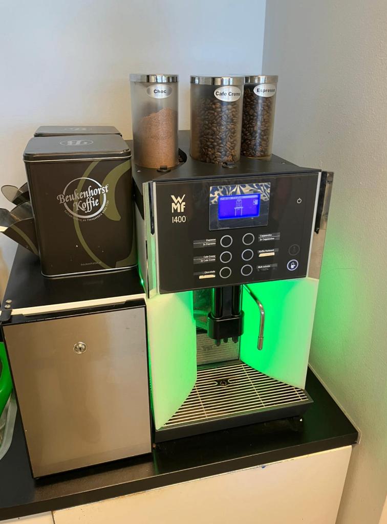 Professionele koffiemachine WMF 1400, Witgoed en Apparatuur, Koffiezetapparaten, Ophalen, Afneembaar waterreservoir, Gebruikt