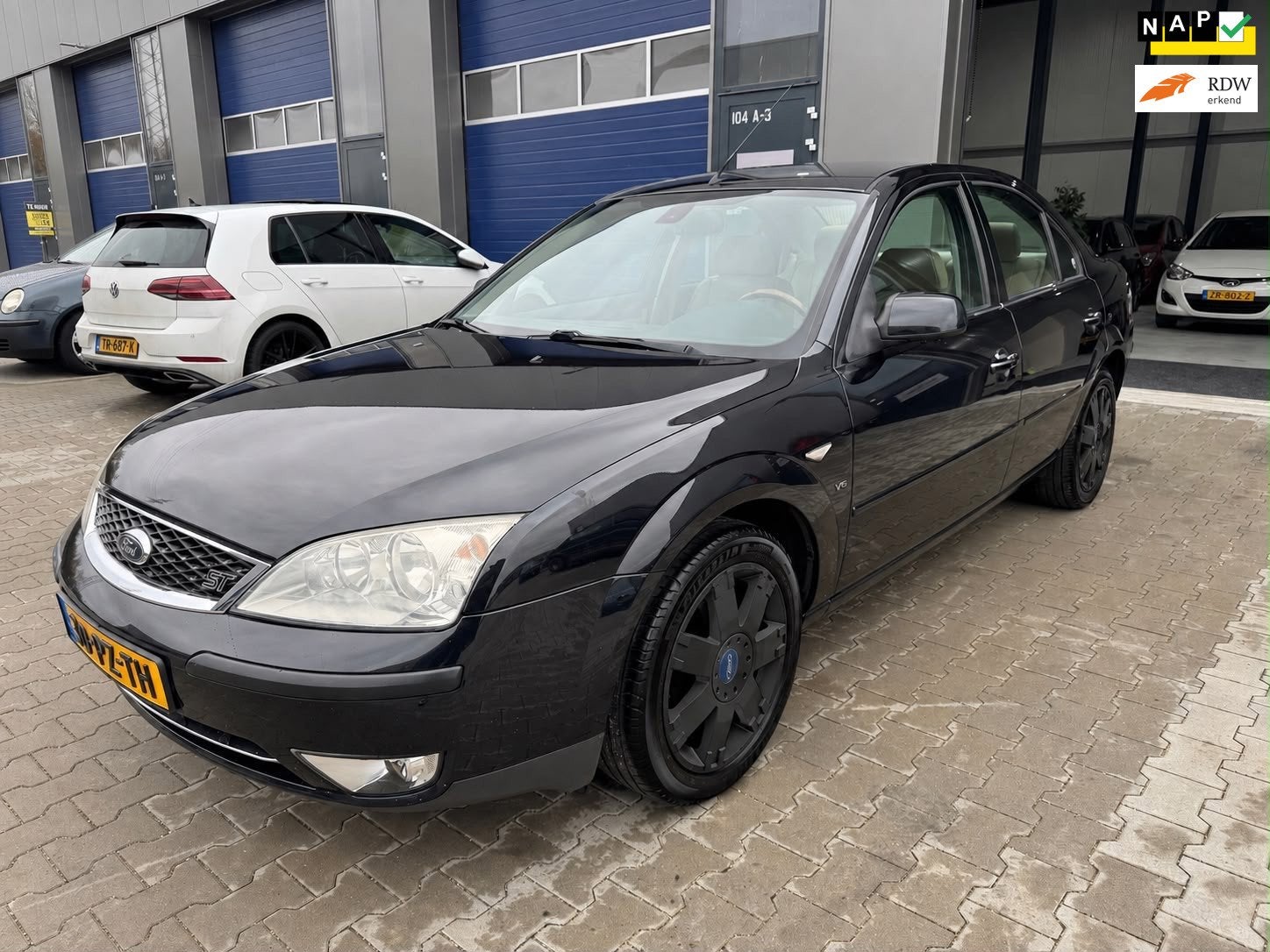 Ford Mondeo 3.0 V6 Ghia Executive leder Airco luxe uitvoerin, Auto's, Ford, Voorwielaandrijving, 730 kg, Beige, Mondeo