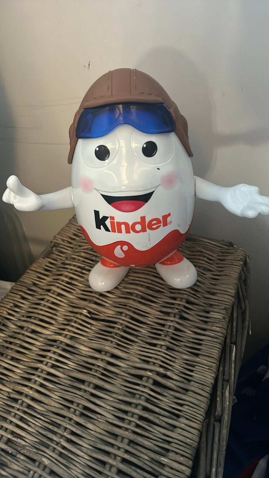 Grote Kinder Surprise ei spaarpot met pilootmuts, Ophalen of Verzenden, Gebruikt, Overige typen