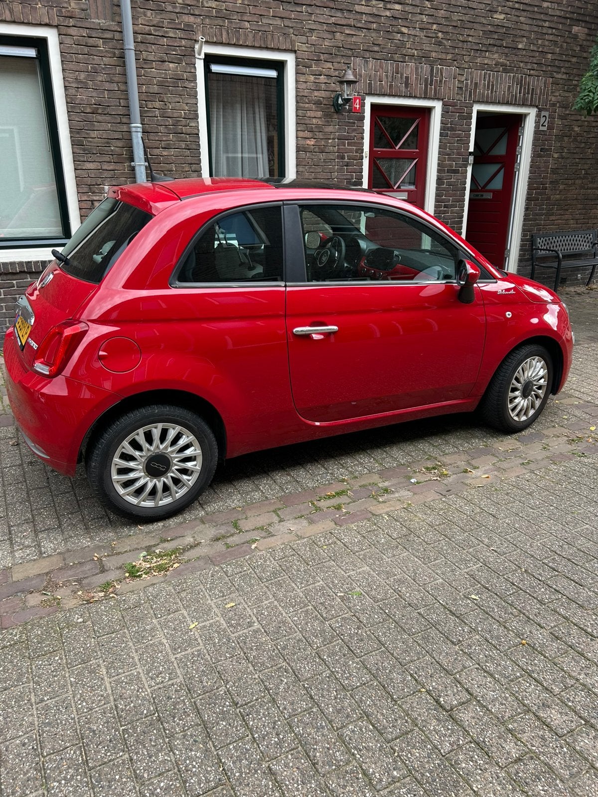 Fiat 500 1.0 70pk Hybrid 2022 Rood Dolca Vita, Auto's, Voorwielaandrijving, Panoramadak, 40 €/maand, 4 stoelen