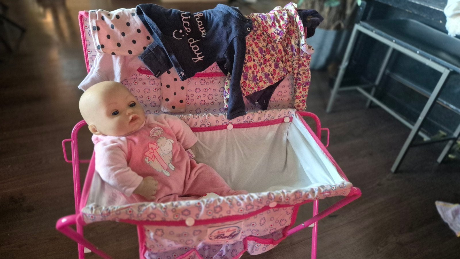 Poppen badje met pop Baby Annabel en kleding, Ophalen of Verzenden, Babypop