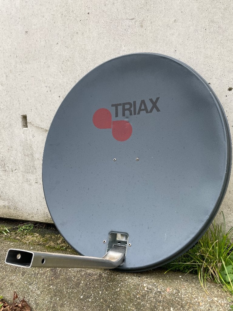 Triax Satellietschotel met dubbele LNB en kabel, Ophalen, Gebruikt, (Schotel)antenne, Overige merken