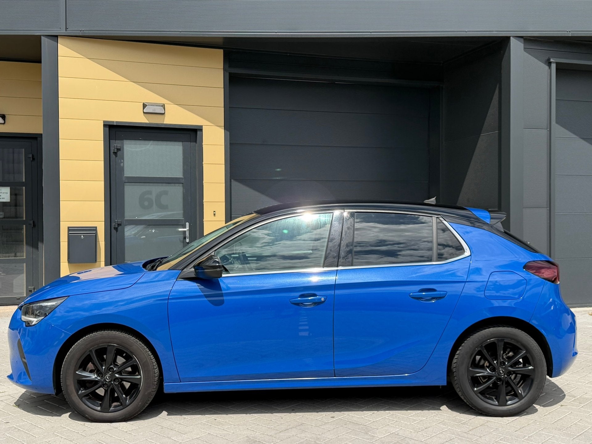 Opel CORSA 1.2 GS Line - Automaat - Jazz Blue - 70.000 KM -, Auto's, Dealer onderhouden, 101 pk, Parkeersensor, Euro 6