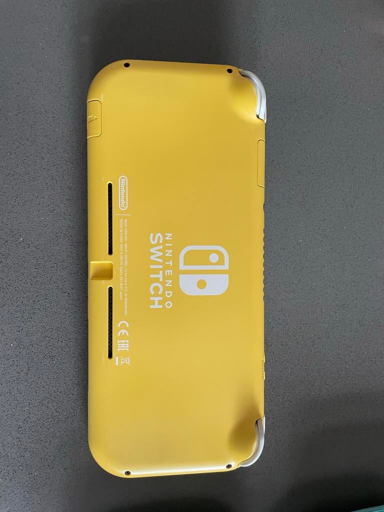 Gele Nintendo Switch Lite met Animal Crossing hoes, Ophalen of Verzenden, Geel, Zo goed als nieuw, Met beschermhoes of tas
