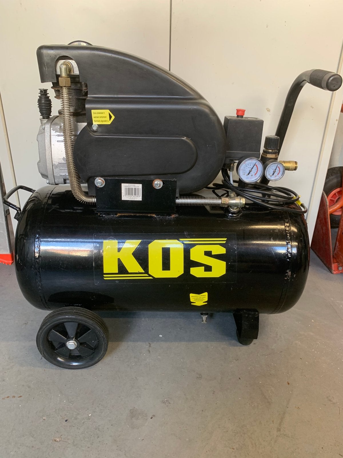 Compressor, Doe-het-zelf en Verbouw, Compressors, 25 tot 100 liter, Ophalen, Zo goed als nieuw, 200 tot 400 liter/min