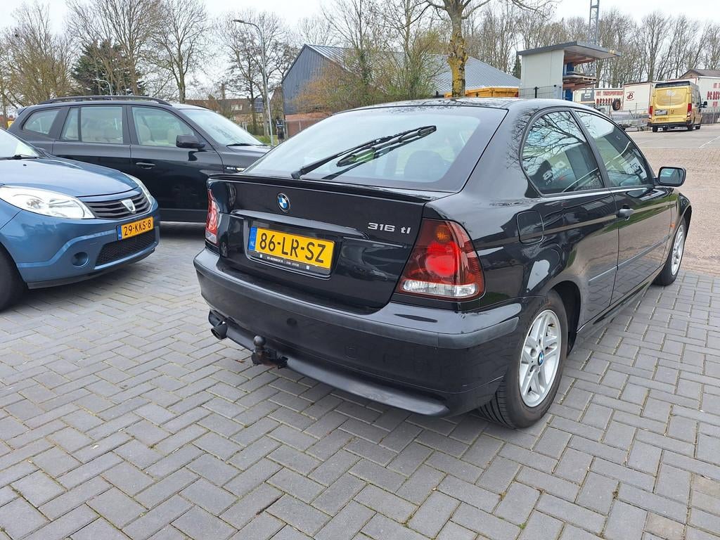 BMW 3-serie Compact 316ti / Sportieve auto / APK april 2027, 4 cilinders, Traction-control, 1796 cc, Zwart