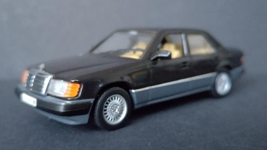 Mercedes Benz w124 Sedan 1:43 Minichamps Pol, Auto, Verzenden, MiniChamps, Pauls Model Art Gmbh