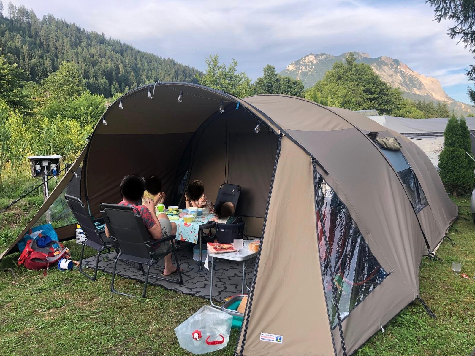 Falco Havik 4600 tunneltent met luifel, Ophalen, Zo goed als nieuw, Tot en met 6