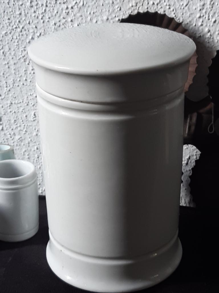 Grotere porselein( zalf)pot ,stoer brocante ,voorraadpot, Antiek en Kunst, Ophalen of Verzenden