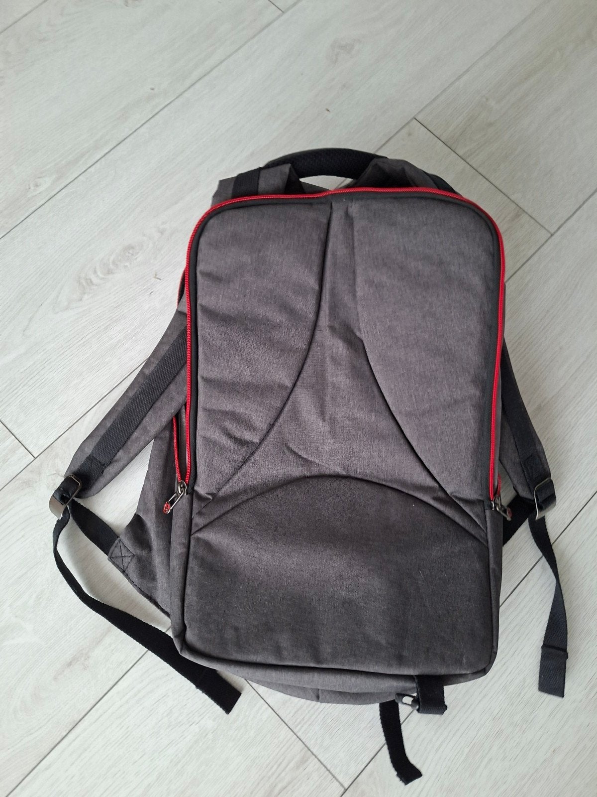 MSI Gaming Rugzak - Grijs met Rood Accent, 25 tot 40 cm, Ophalen of Verzenden, Zo goed als nieuw, Overige merken