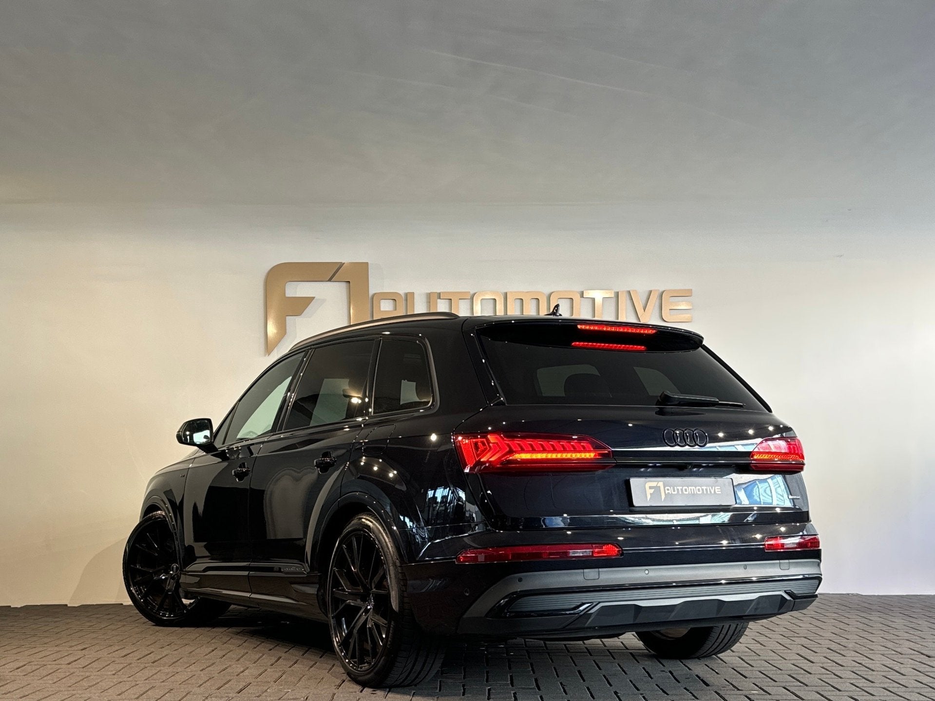 Audi Q7 55 TFSI e quattro Competition Pano|Trekhaak|Keyless|, Auto's, Automaat, Dealer onderhouden, Gebruikt, Euro 6