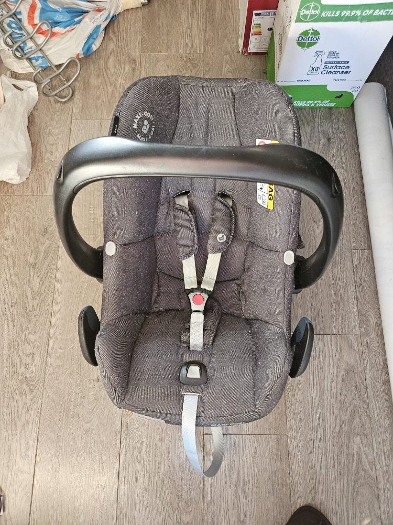 Maxi Cosi Rock (baby-knuffel inleg) + Familyfix One I-fix, Kinderen en Baby's, Autostoeltjes, Ophalen, Zo goed als nieuw, Isofix
