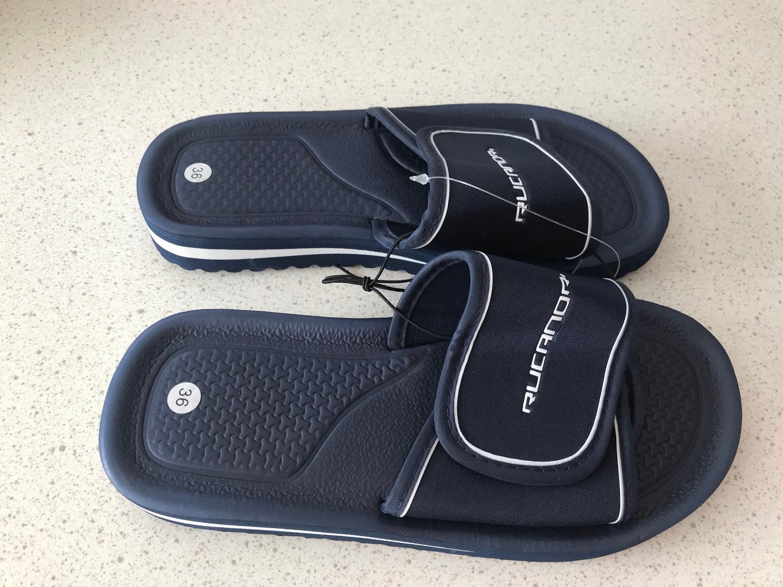 Nieuwe Rucanor slippers klittenband donkerblauw maat 36, Slippers, Blauw, Nieuw, Ophalen of Verzenden