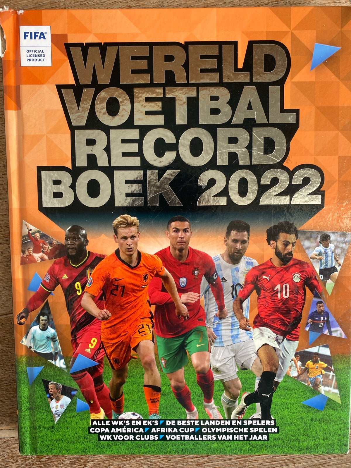 FIFA Wereld Voetbal Recordboek 2022, Boeken, Ophalen of Verzenden, Gelezen, Overige sporten