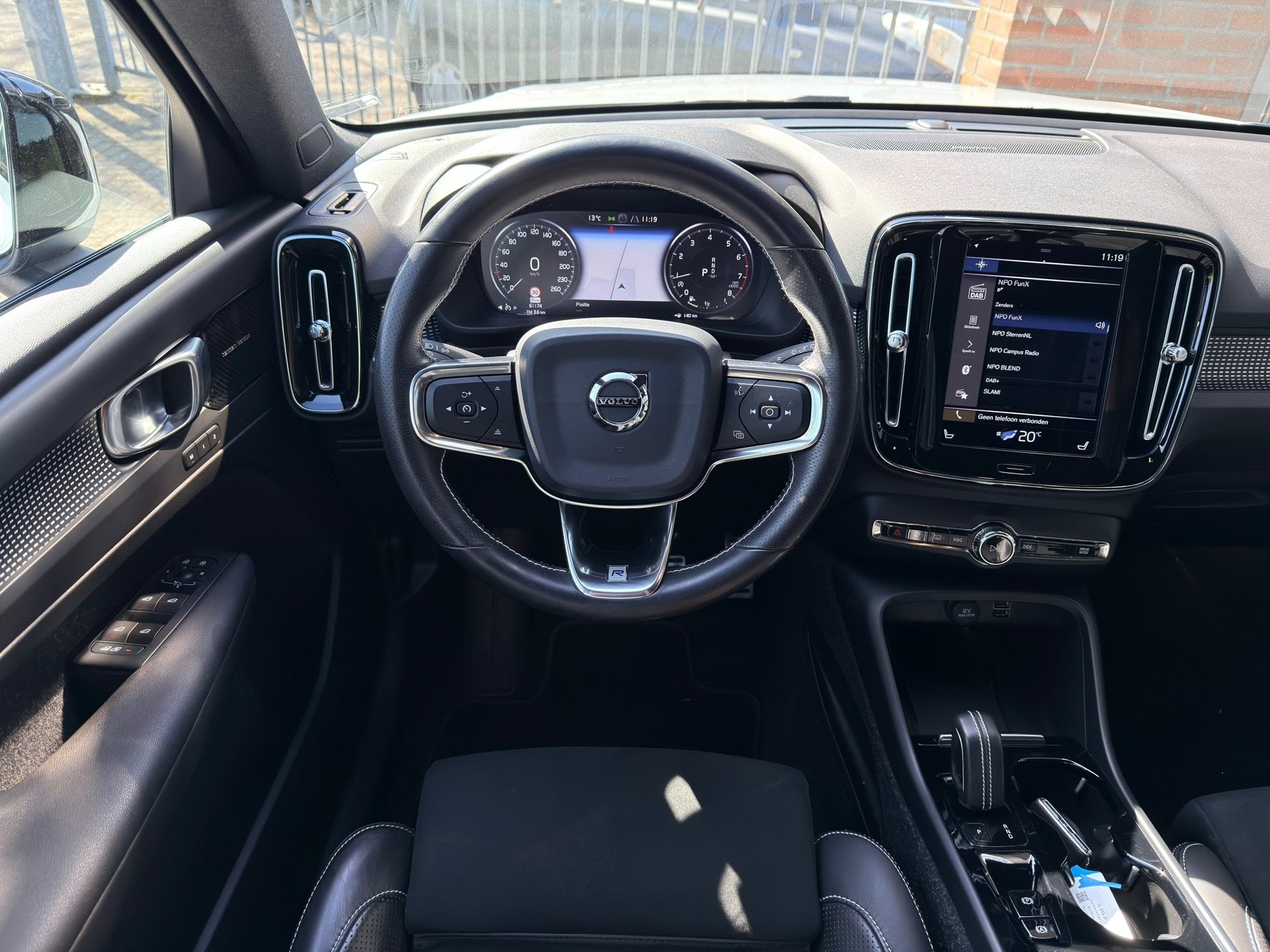 Volvo XC40 1.5 T3 R-Design H&K, Memory Seat, Trekhaak, Auto's, Volvo, Gebruikt, 163 pk, Bedrijf, SUV of Terreinwagen