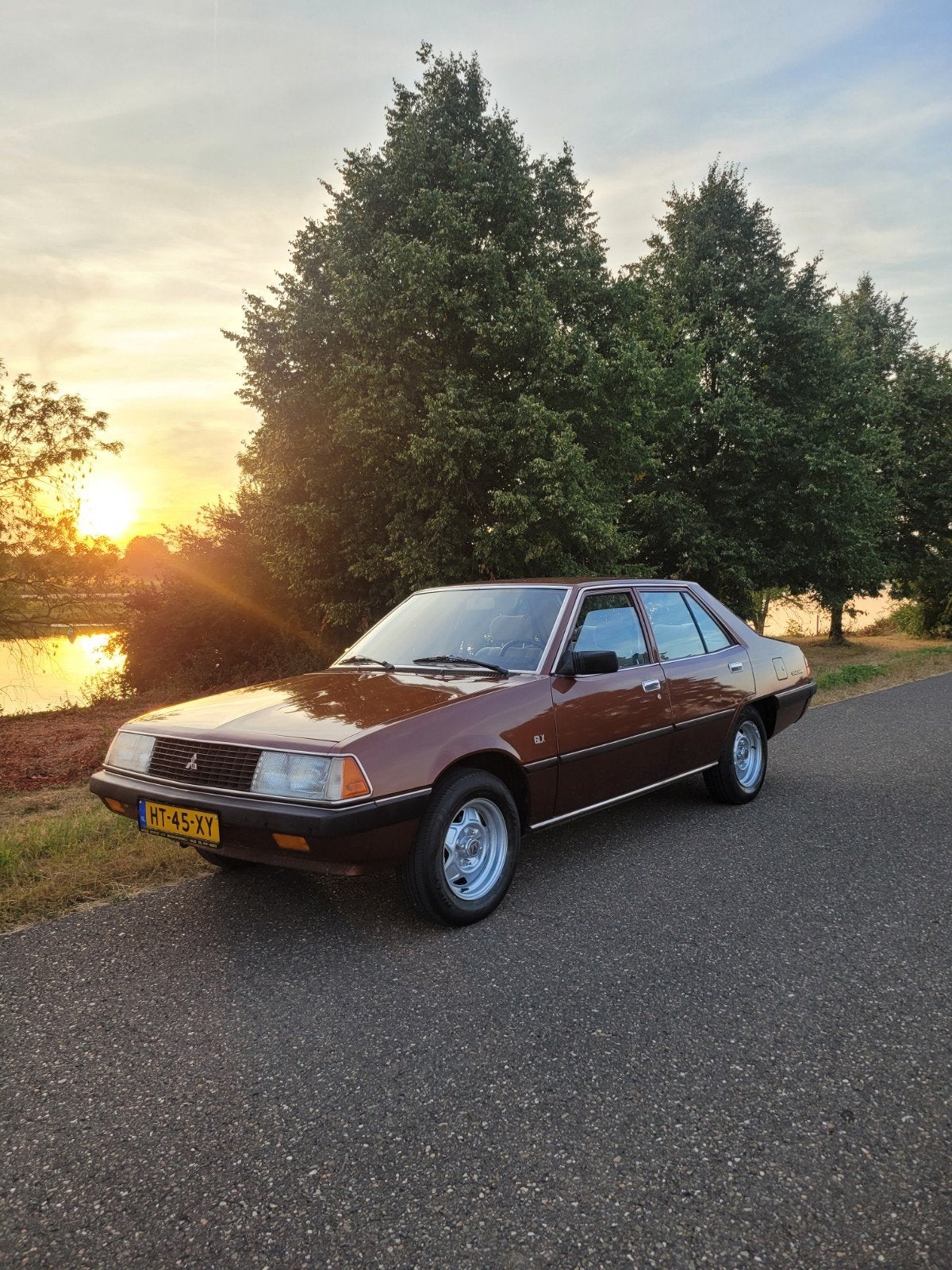 Mitsubishi Galant 1.6 GLX 1982 Bruin, Auto's, Mitsubishi, Beige, 4 cilinders, Bruin, Origineel Nederlands